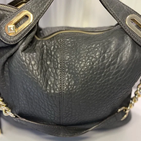 Vince Camuto Black Pebbled Leather Shoulder Bag with Gold Chain Detail - Picture 4 of 12
